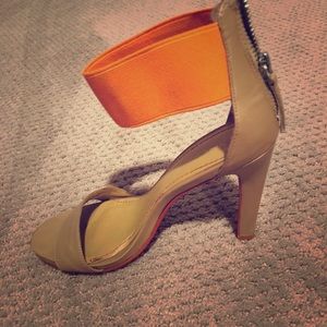 Nine West Size 6M strapping heel